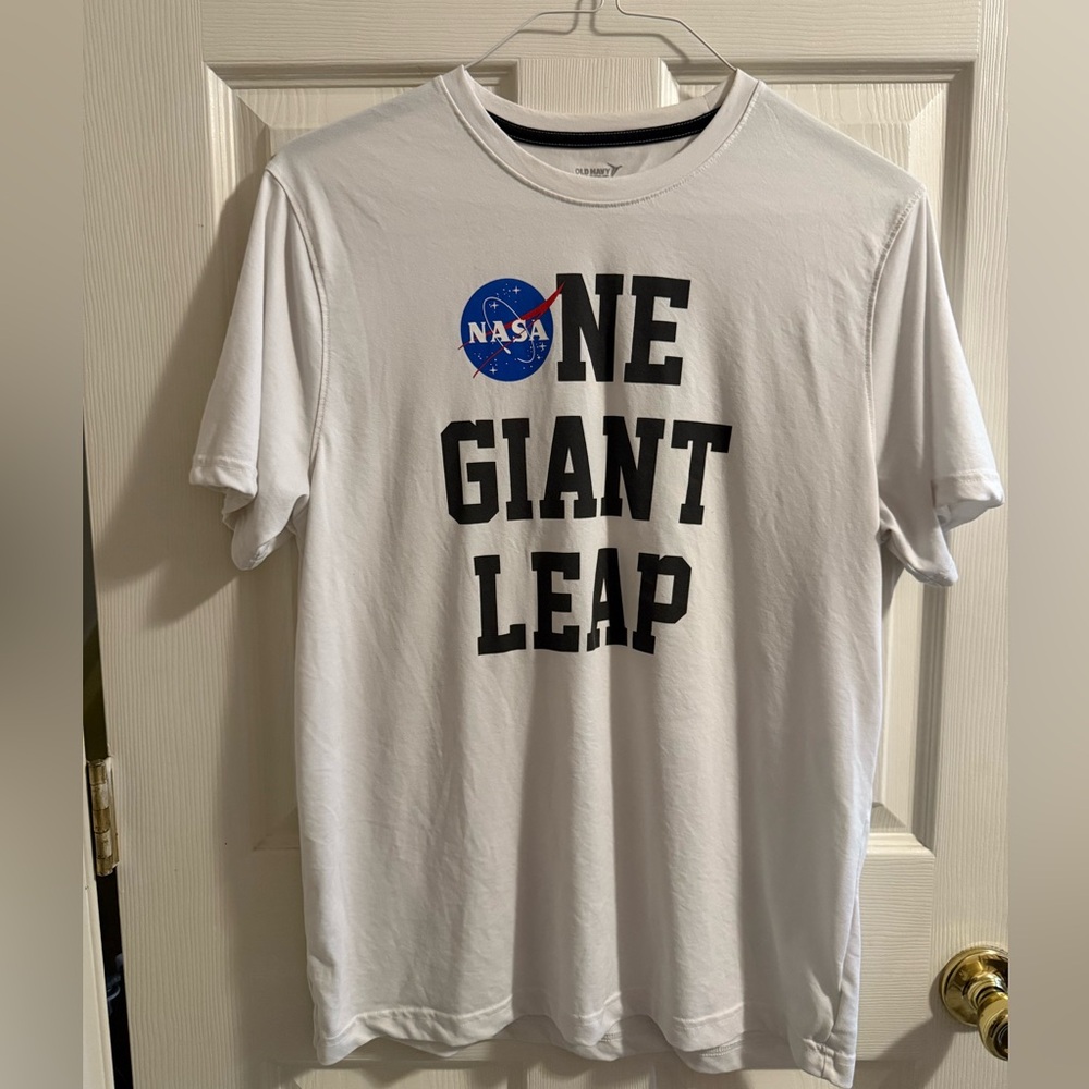 Old Navy Active Core NASA Space Size Large Men’s T-Shirt